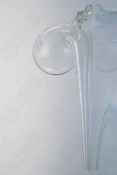 RETORT with ground-in glass stopper